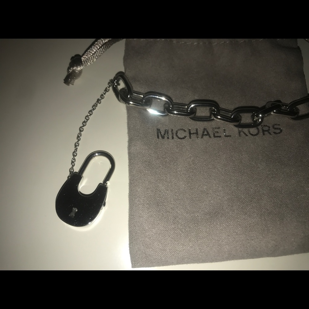 Michael Kors padlock bracelet - Picture 3 of 3